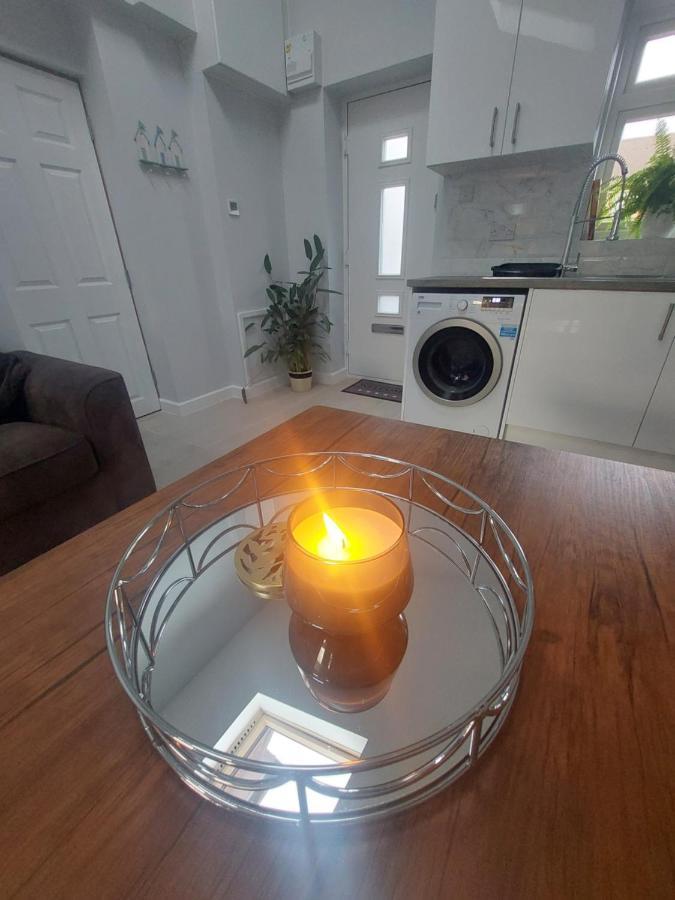 New, Stylish Studio Flat With Private Patio And Free On-Street Parking Check Out At 11Am Bournemouth Exteriör bild