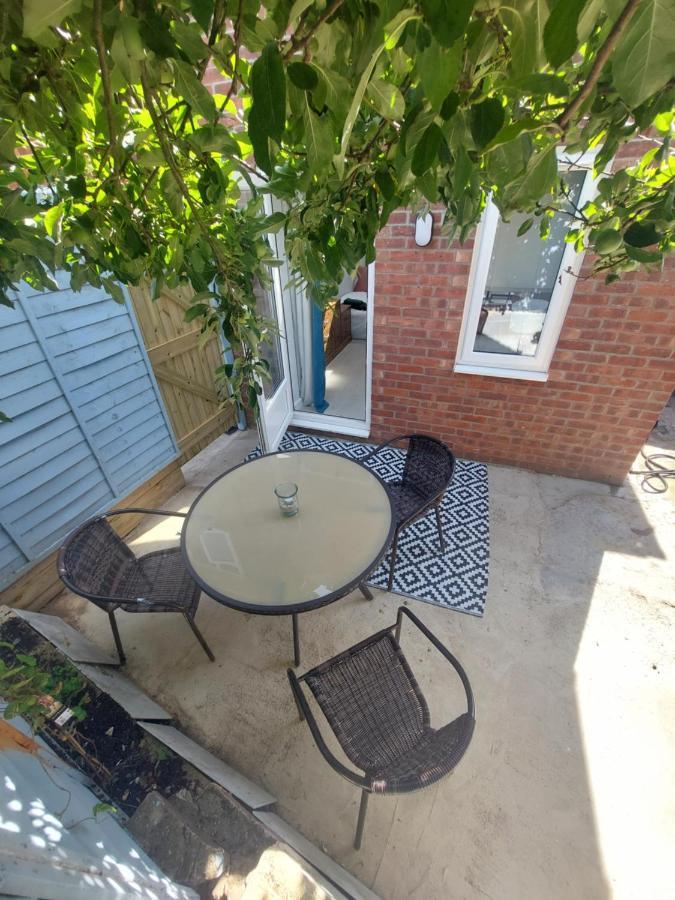 New, Stylish Studio Flat With Private Patio And Free On-Street Parking Check Out At 11Am Bournemouth Exteriör bild