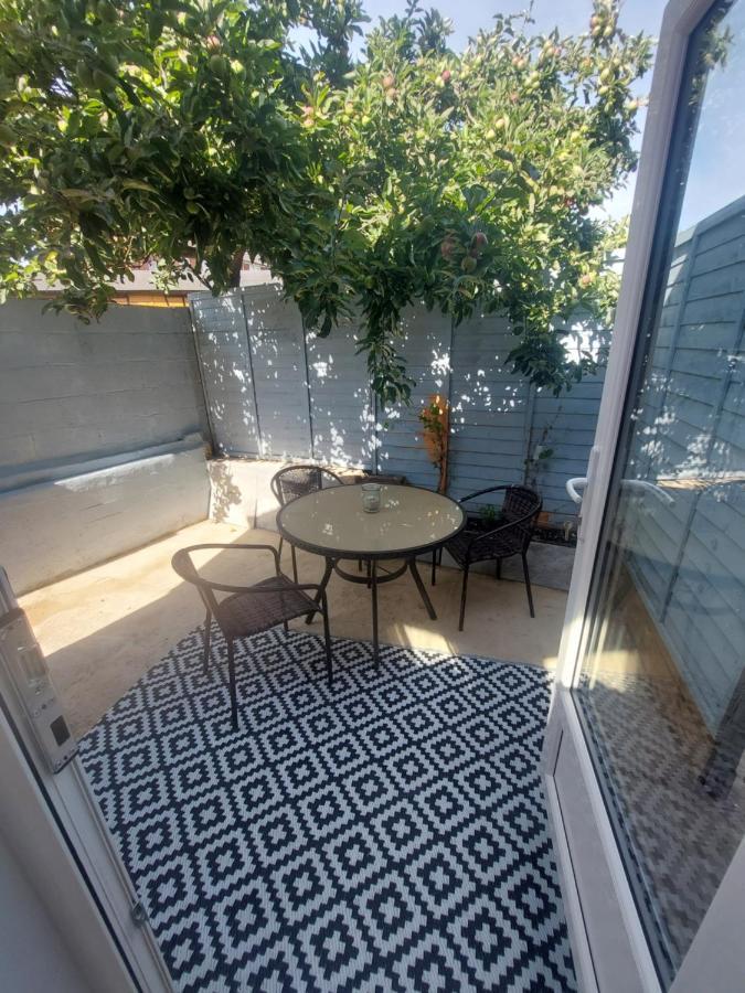 New, Stylish Studio Flat With Private Patio And Free On-Street Parking Check Out At 11Am Bournemouth Exteriör bild