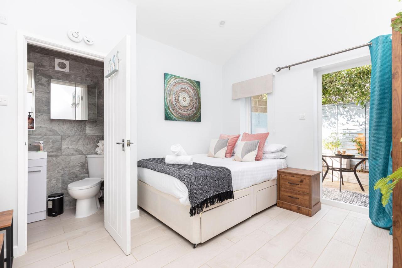 New, Stylish Studio Flat With Private Patio And Free On-Street Parking Check Out At 11Am Bournemouth Exteriör bild
