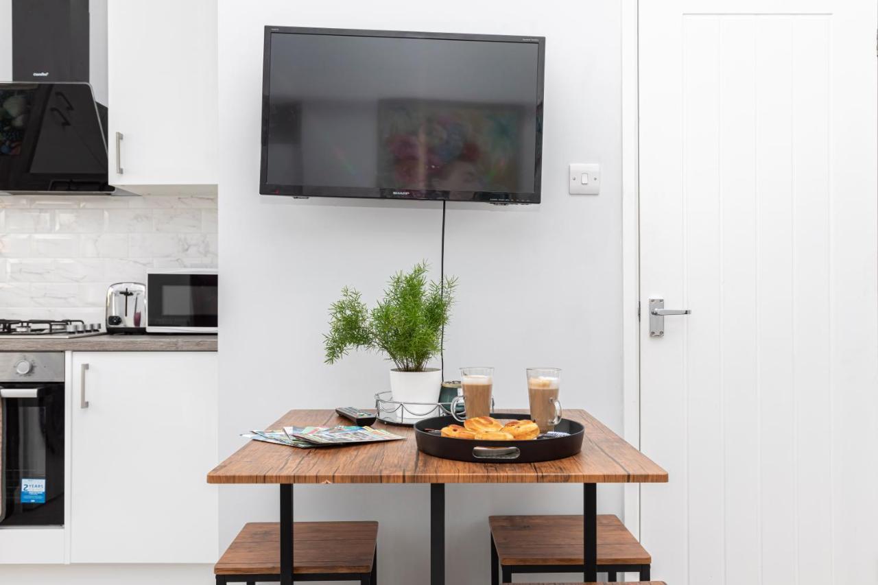 New, Stylish Studio Flat With Private Patio And Free On-Street Parking Check Out At 11Am Bournemouth Exteriör bild