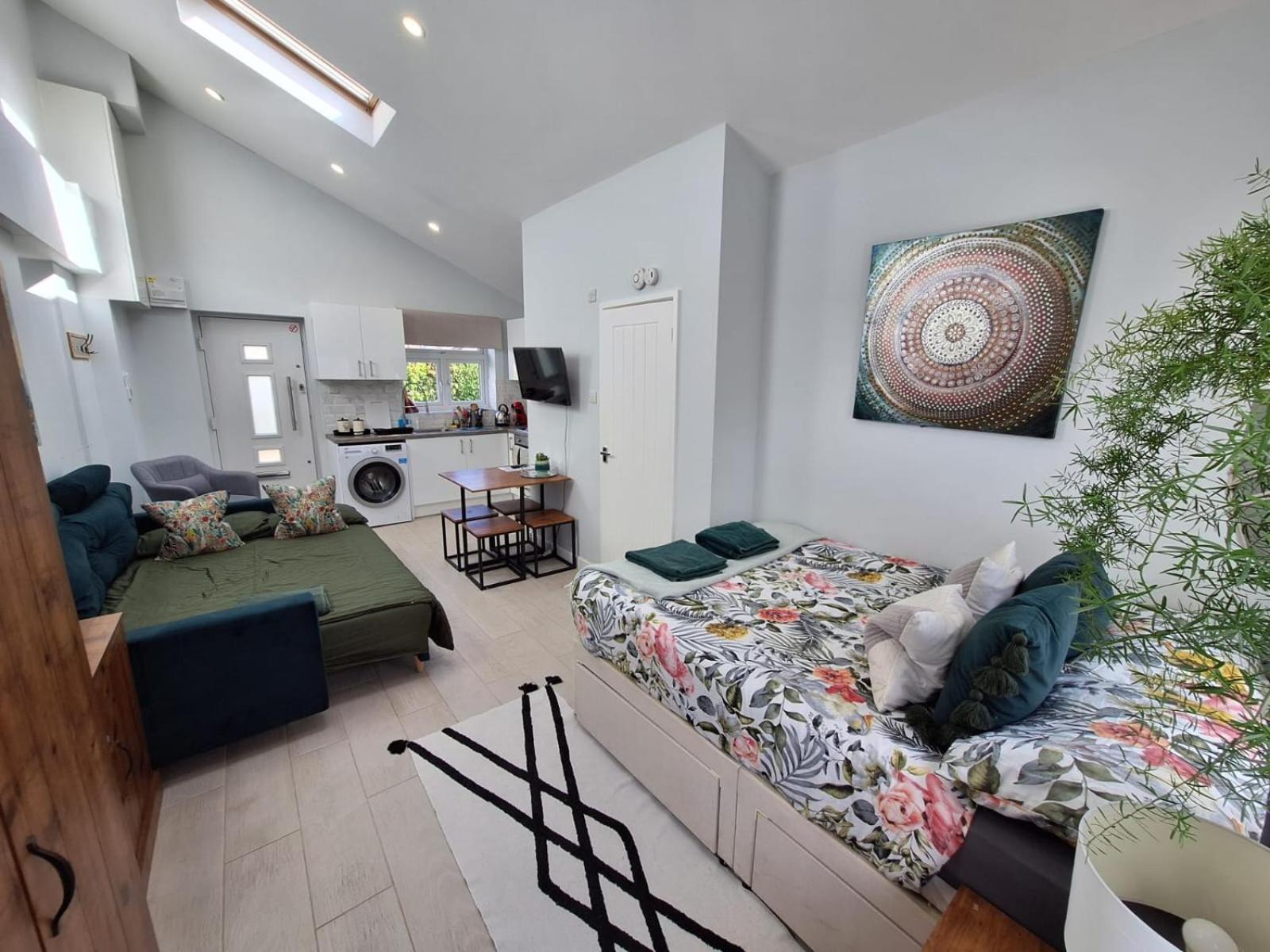 New, Stylish Studio Flat With Private Patio And Free On-Street Parking Check Out At 11Am Bournemouth Exteriör bild