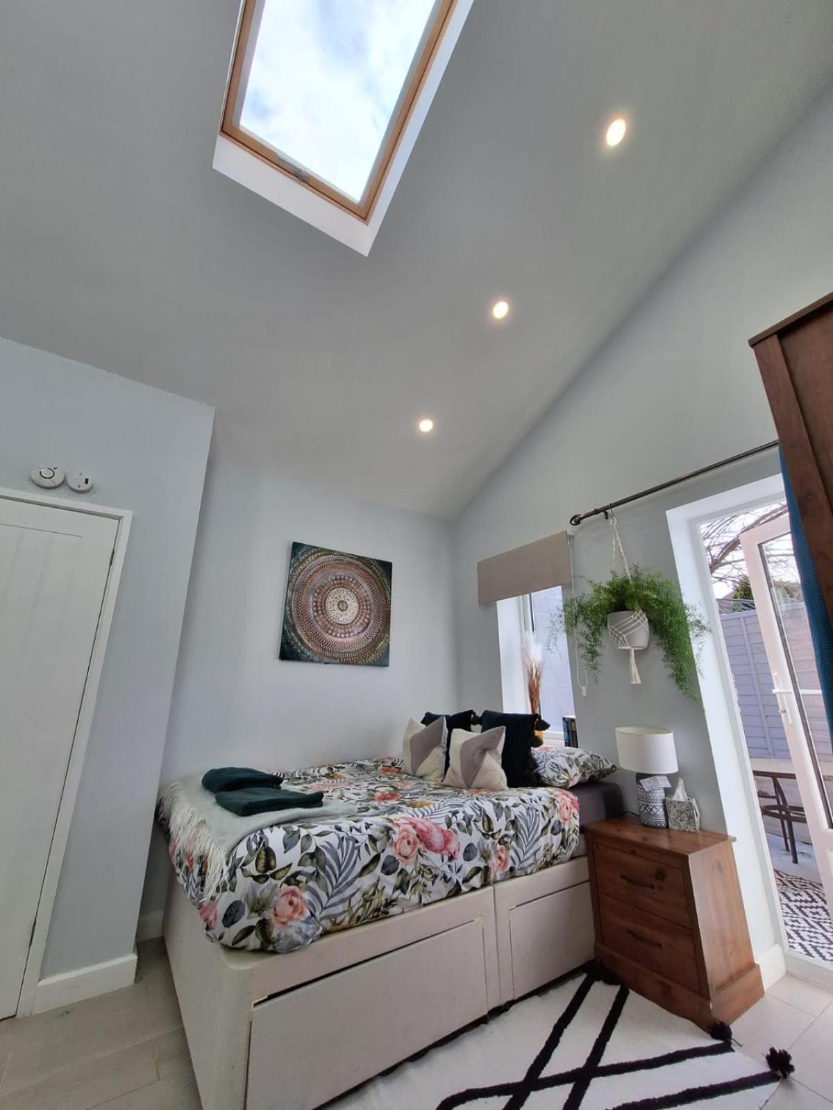 New, Stylish Studio Flat With Private Patio And Free On-Street Parking Check Out At 11Am Bournemouth Exteriör bild