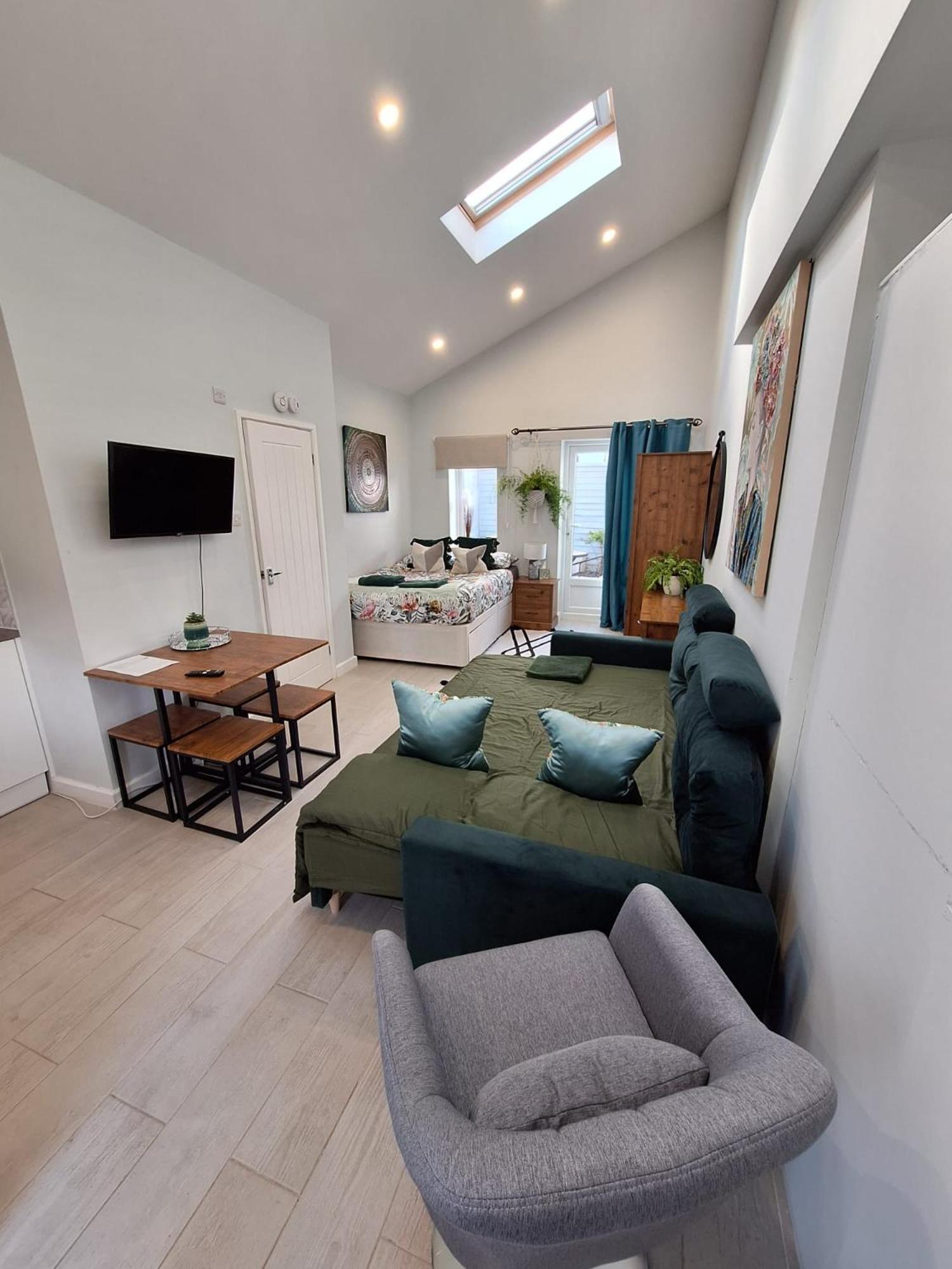 New, Stylish Studio Flat With Private Patio And Free On-Street Parking Check Out At 11Am Bournemouth Exteriör bild