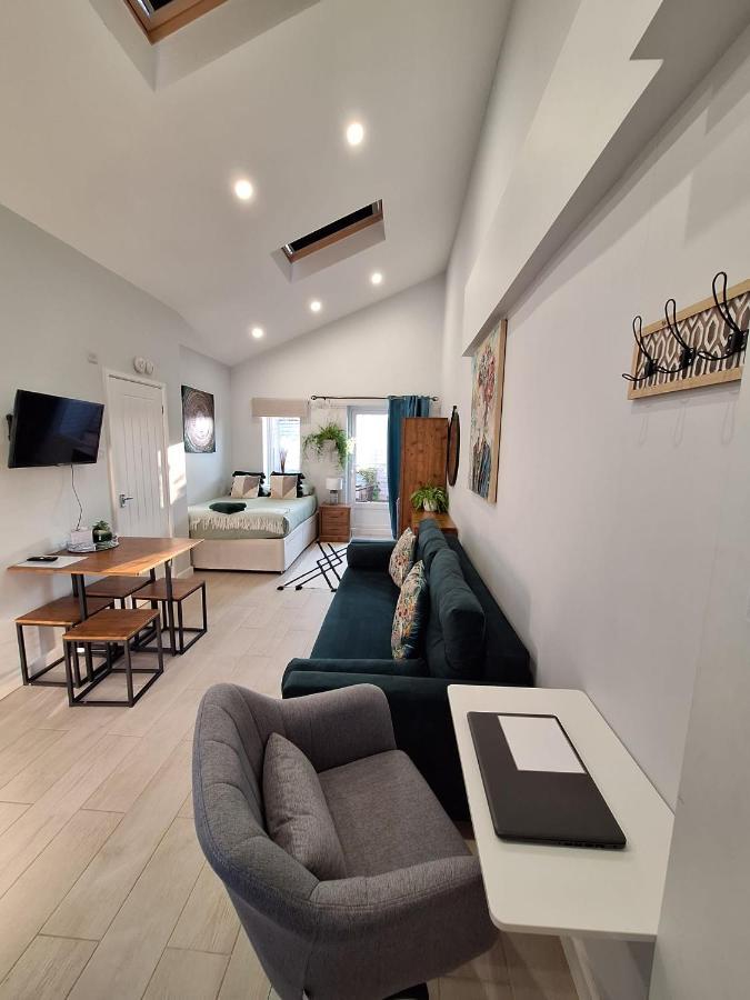 New, Stylish Studio Flat With Private Patio And Free On-Street Parking Check Out At 11Am Bournemouth Exteriör bild
